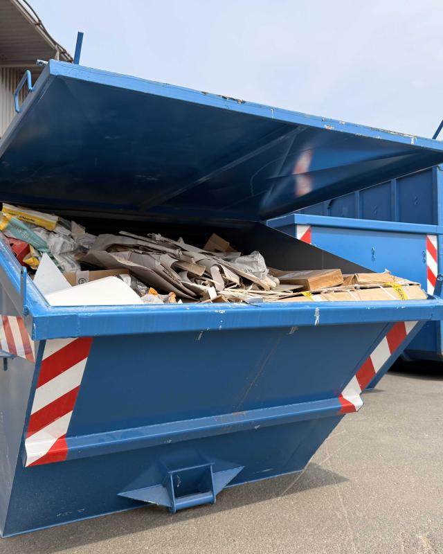 Containers of waste